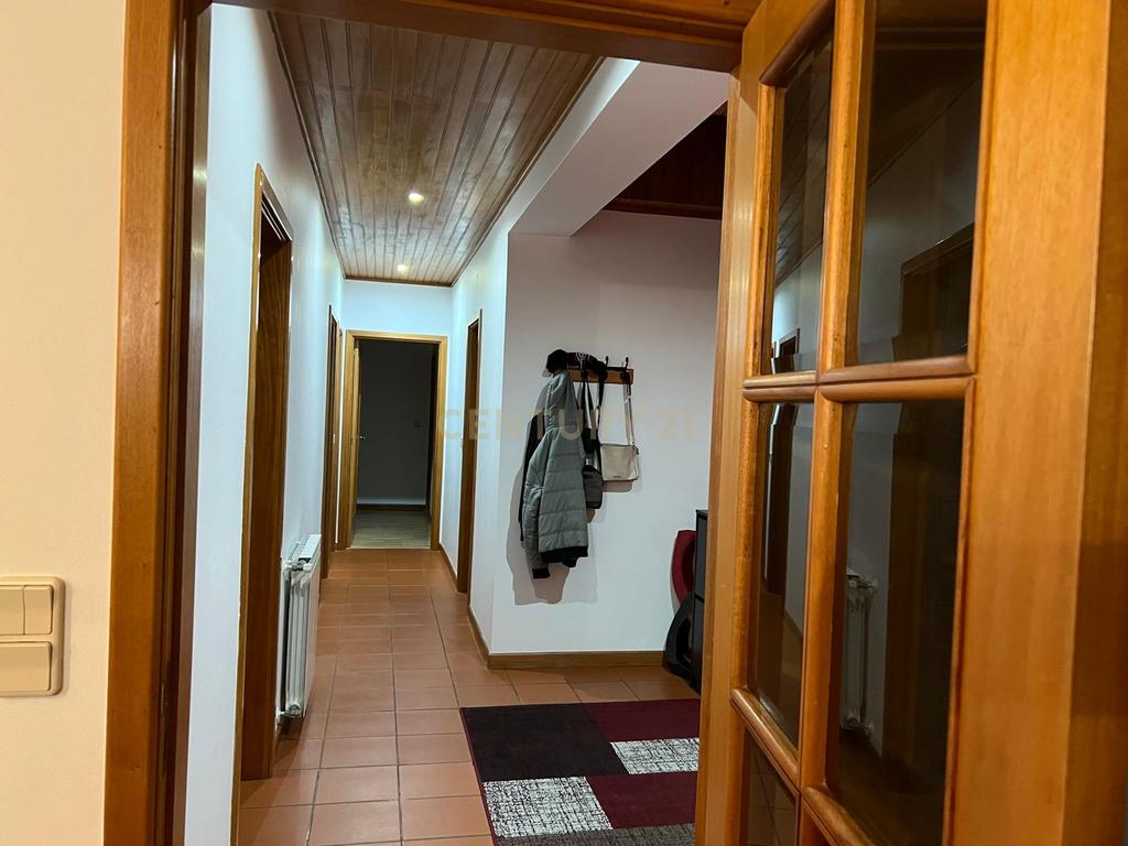 Apartamento T3 na Golegã – Conforto, Espaço e Localização Privilegiada - Image 4